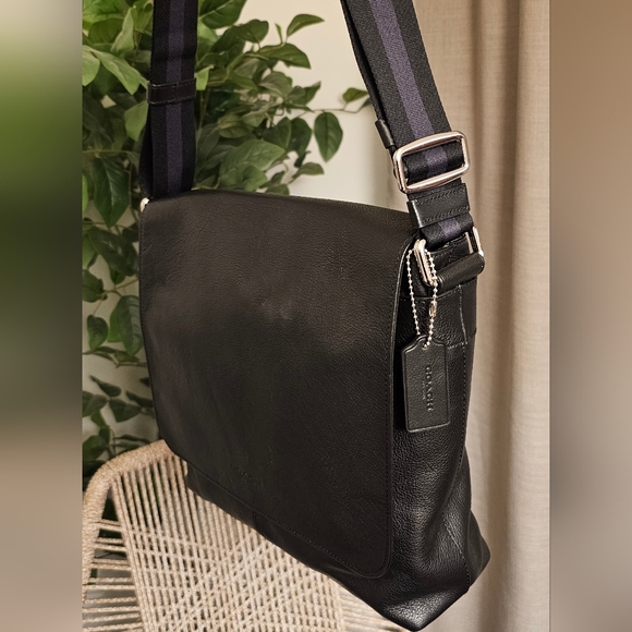 Coach Charlie Flap Messenger F72362 - Picture 2 of 8